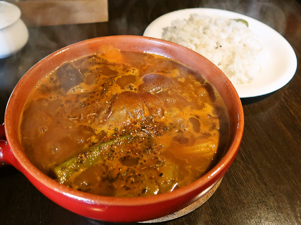 カフェ モンキーバー (Cafe Monkey Bar)「豚足カレー」