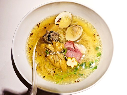 Japanese Ramen Noodle Lab Q「蛤の塩らぁ麺 feat.小鯛と新得地鶏」