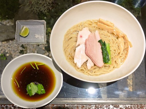 Japanese Ramen Noodle Lab Q「つけ麺正油(鴨と新得地鶏のつけ麺)」