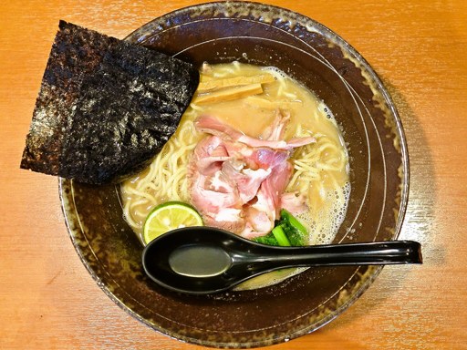 麺’s 菜ヶ蔵「新得地鶏鶏白湯と秋刀魚と蕪のすりながし(醤油味)」